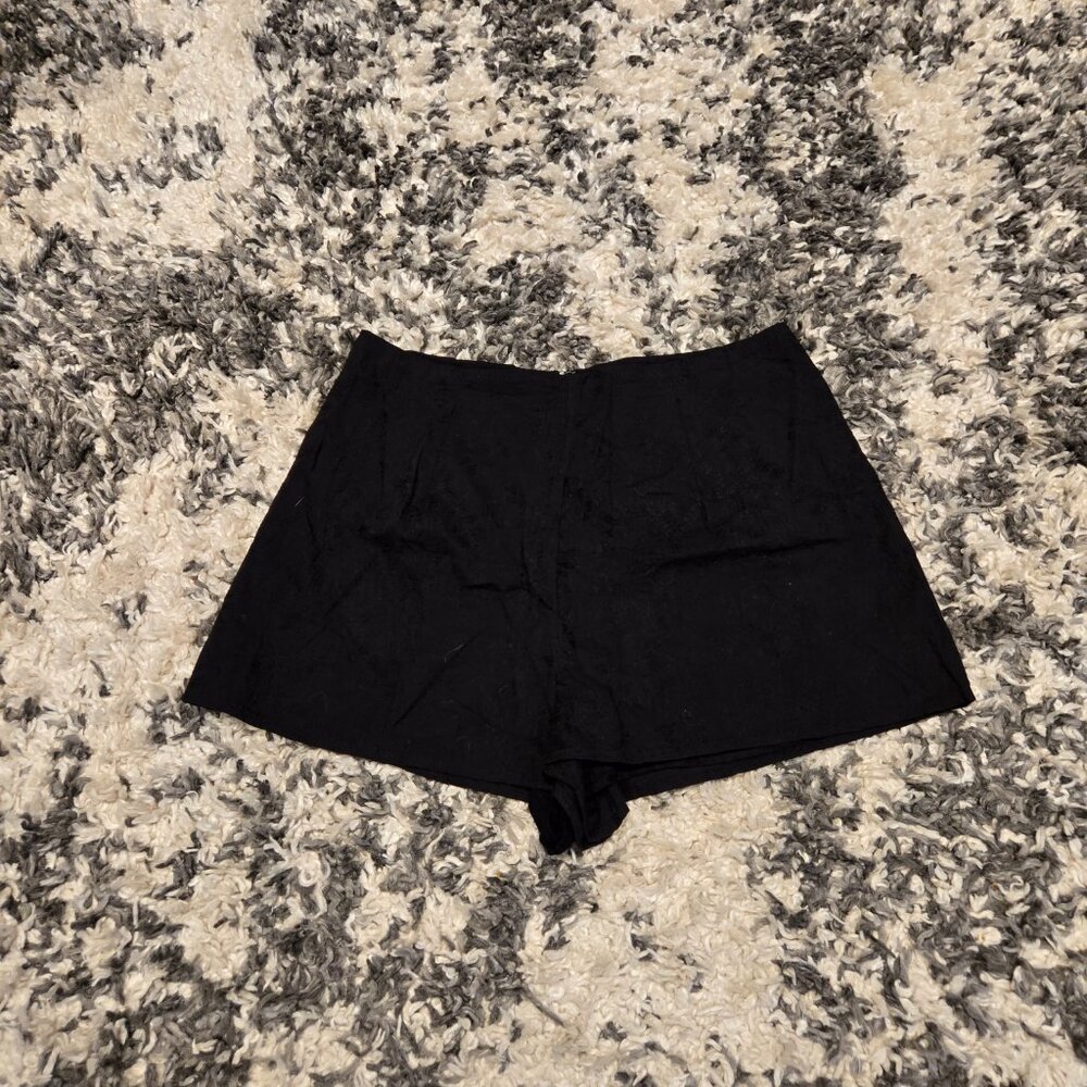 Lucca Couture Women's High-Waisted Textured Shorts | Size 2 | Black